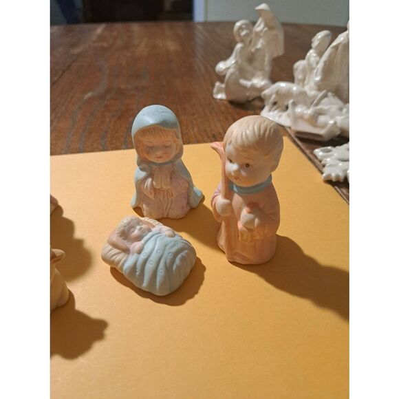 Vintage Pastel Painted Nativity Figurines 8pc Set Childlike Christmas Scene Play - Picture 2 of 12